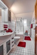 Wohnung 1 Bad mit WC und Dusche, Badewanne
